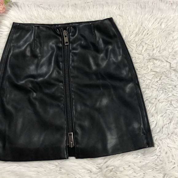 Aritzia Talula Faux Leather Black Zipper Front Mini Skirt - Picture 6 of 12